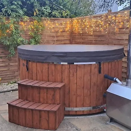 La Charmante Au Bain Nordique